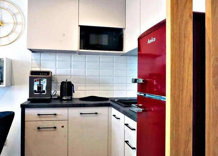 Port Restauracja Silownia Dwa Baseny Oli&joly * Колобжег