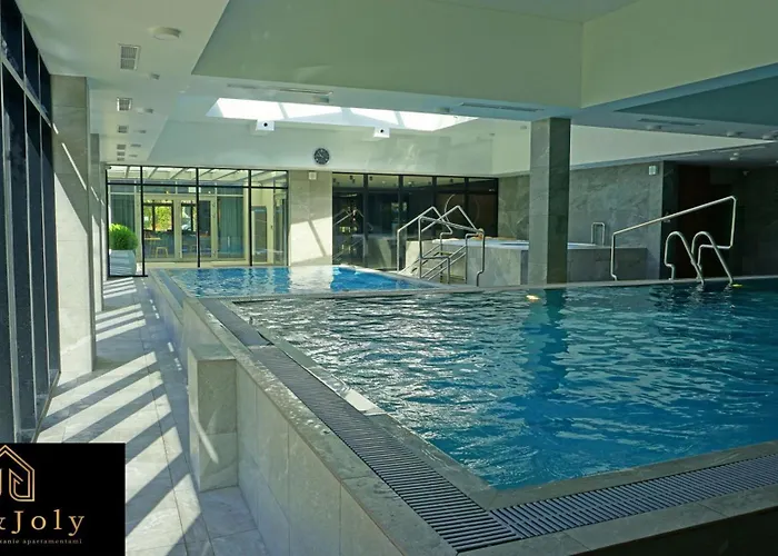 Port Restauracja Silownia Dwa Baseny Oli&joly Колобжег